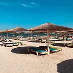 Mamaia Moonlight Apartment