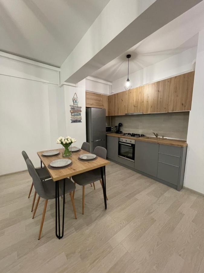 Moonlight Apartment Mamaia